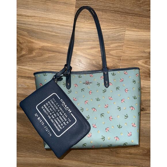 Coach Reversible City Tote with Beach Umbrella Print - Picture 9 of 12